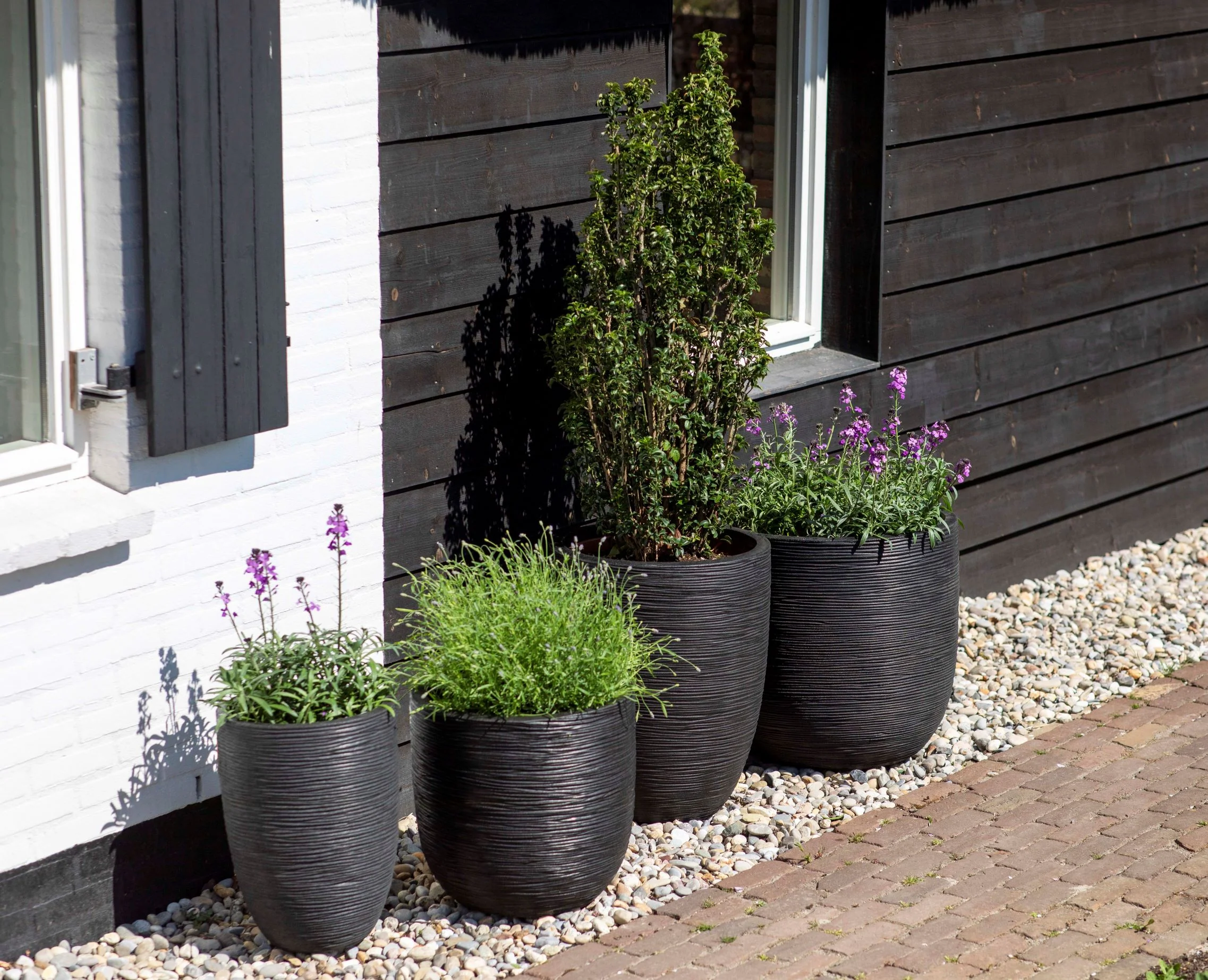 Planter Ball Rib Pot Black NL Ø35cm H34cm - Image 4