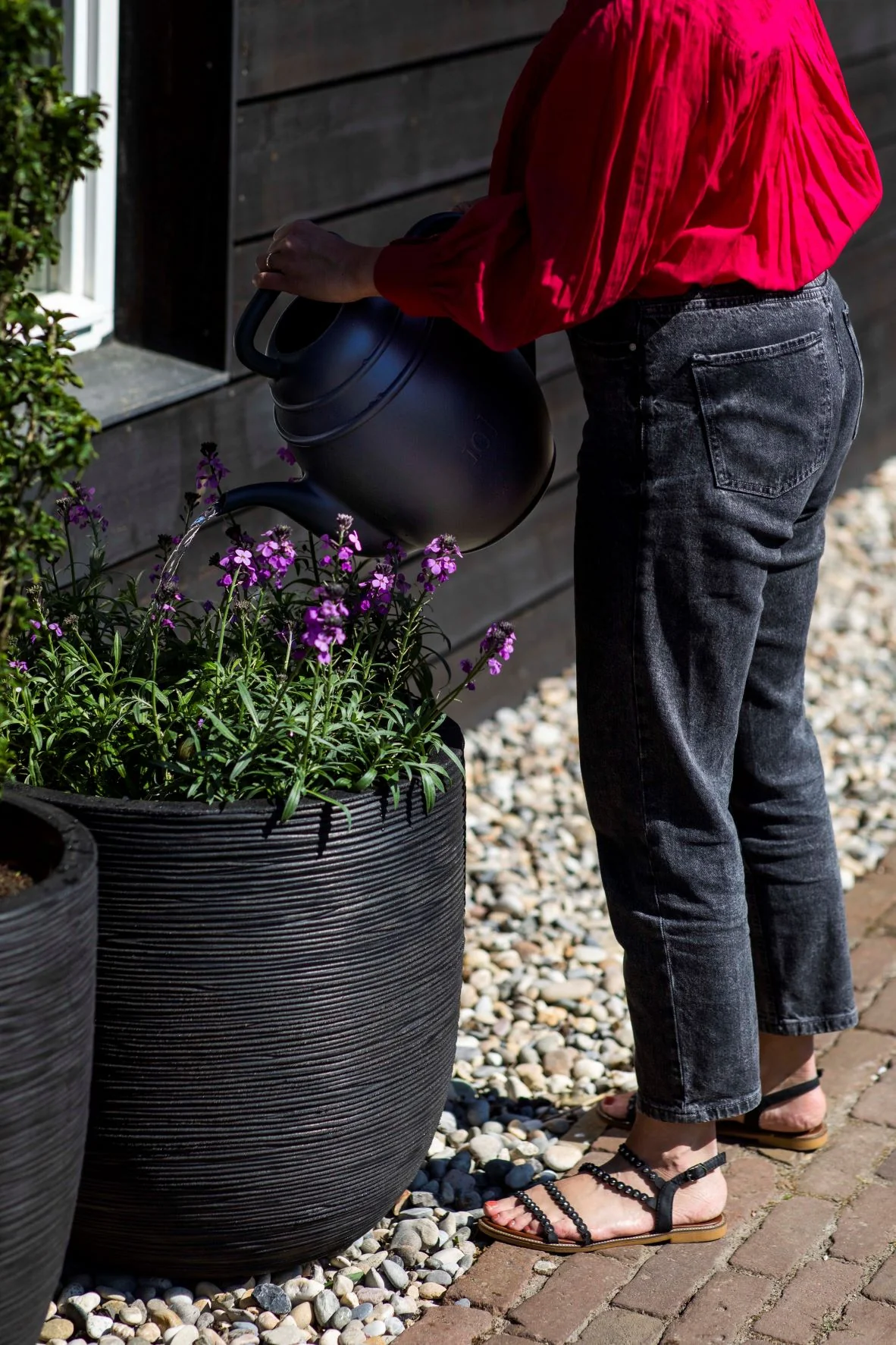 Planter Ball Rib Pot Black NL Ø55cm H53cm - Image 6