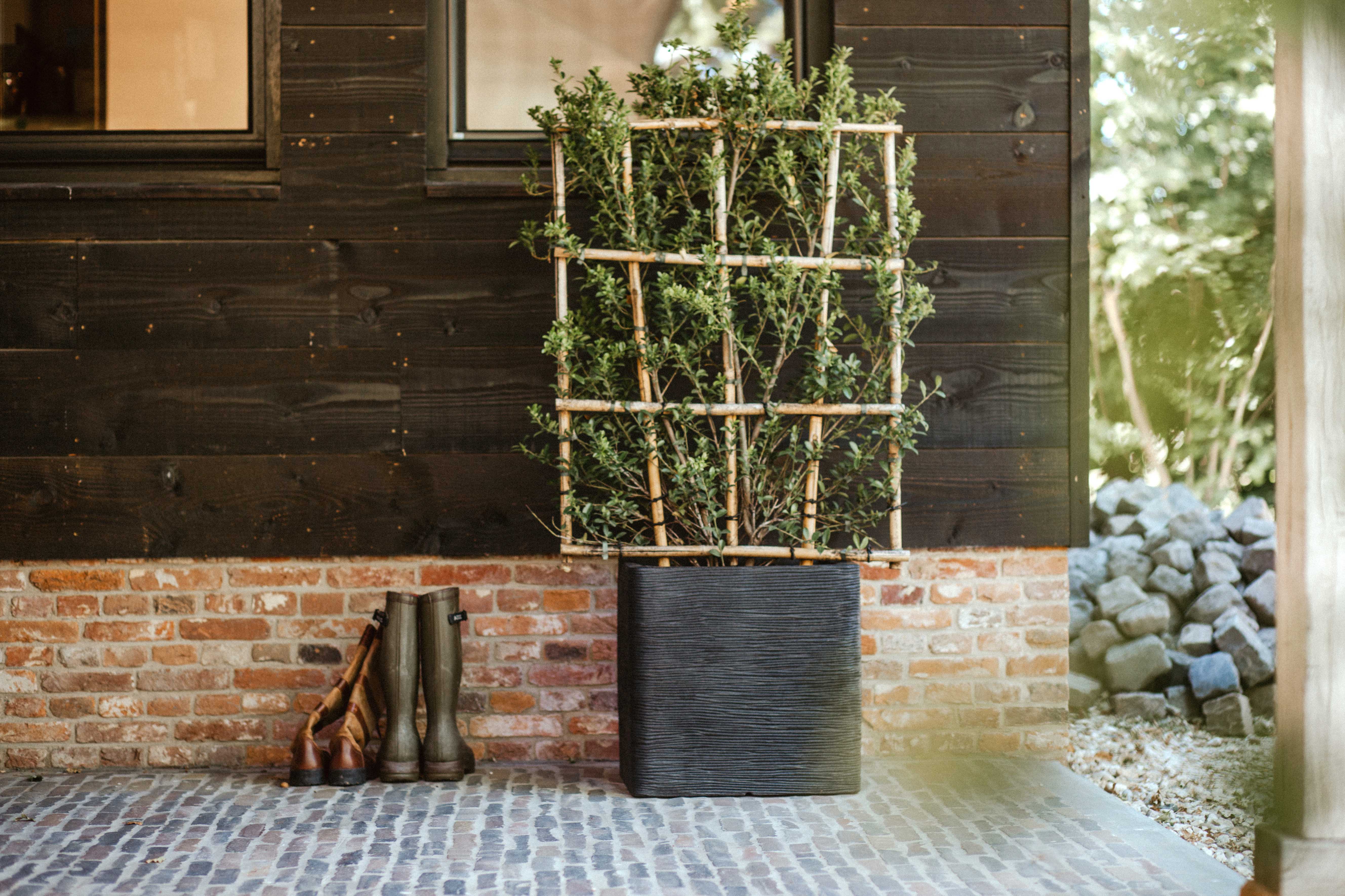 Planter Square Rib NL Black 50cm H50cm W50cm - Image 4