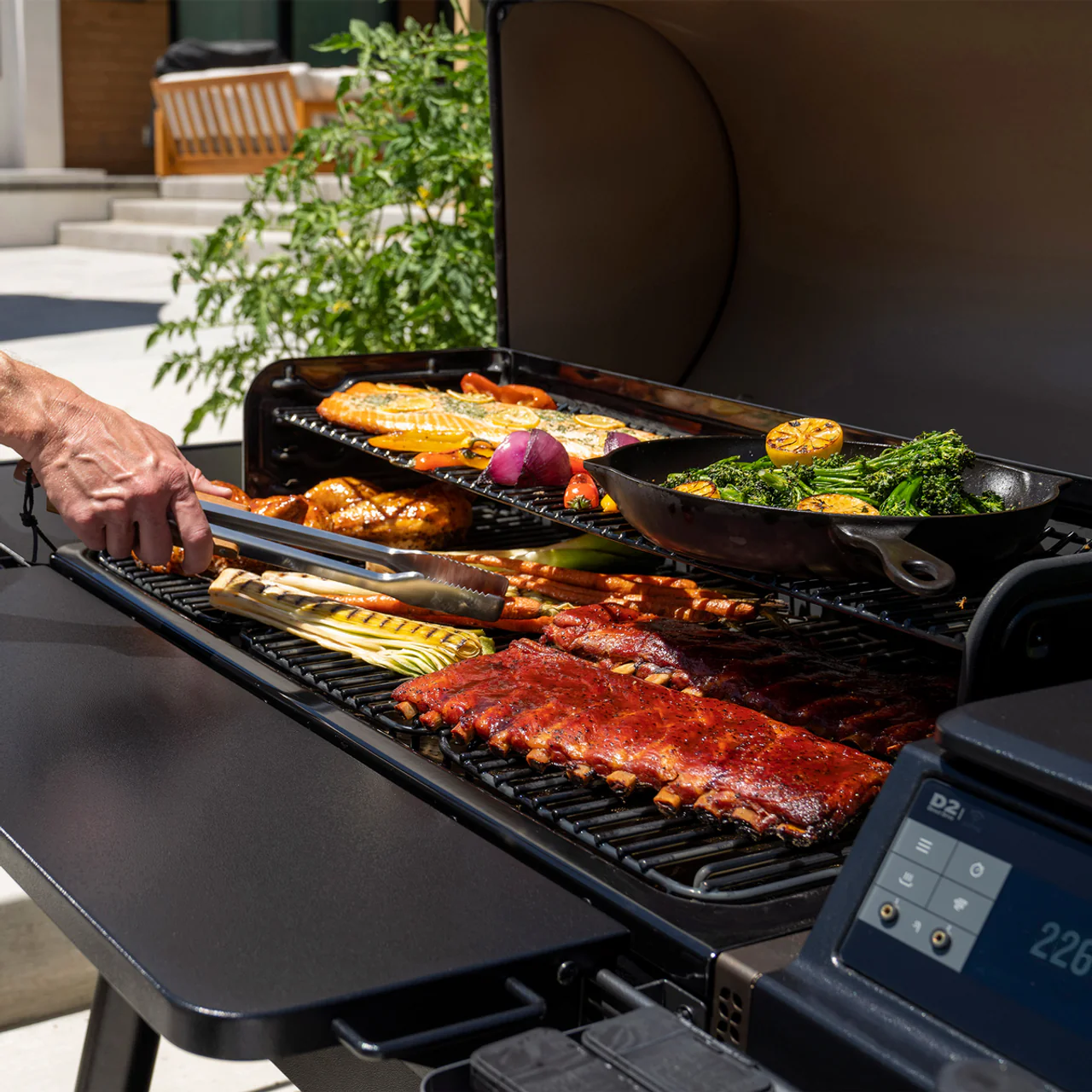 TRAEGER IRONWOOD XL WiFi ENABLED PELLET GRILL DISPLAY MODEL - Image 5
