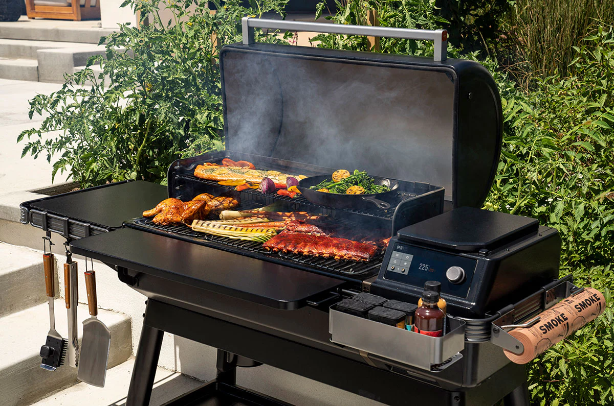 TRAEGER IRONWOOD XL WiFi ENABLED PELLET GRILL DISPLAY MODEL - Image 6
